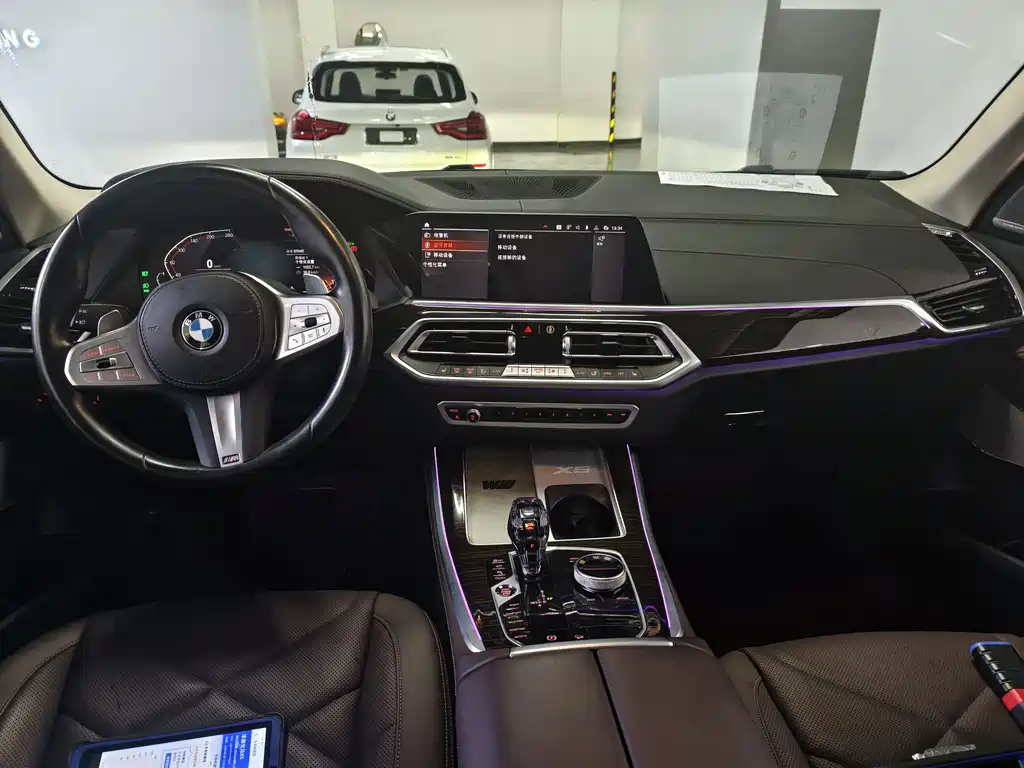 BMW X5 2022 xDrive 30Li Premium M Sport