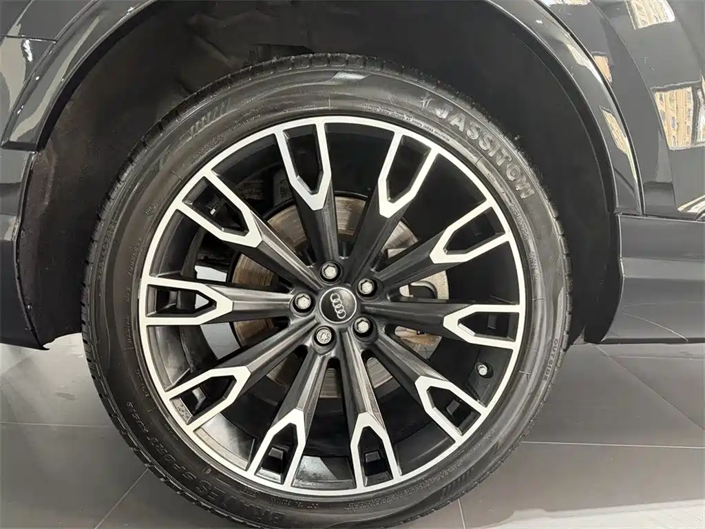 Audi Q7 — миниатюра 13