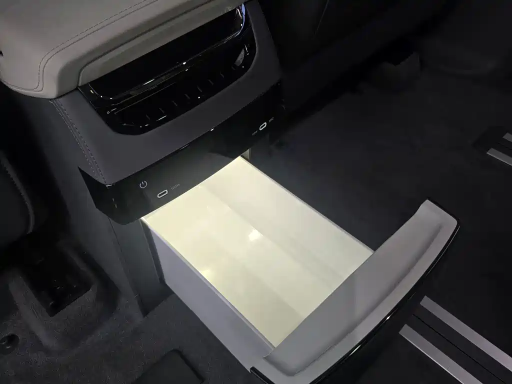 Zeekr 009 2024 мест 108kWh