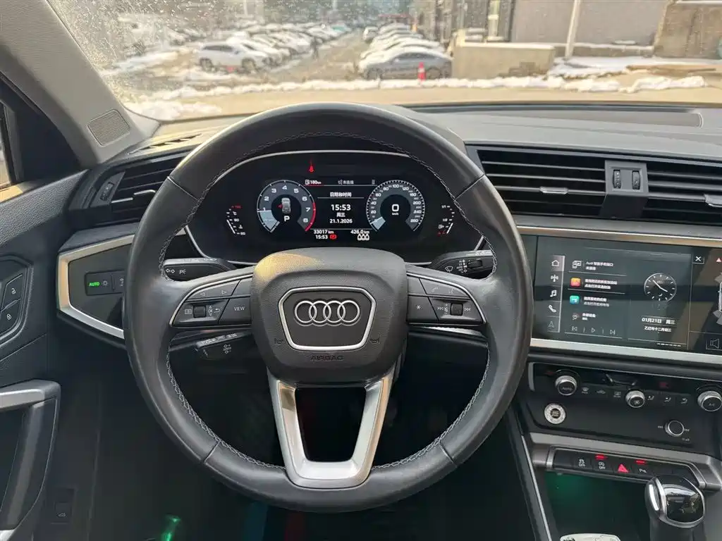 AUDI Q3