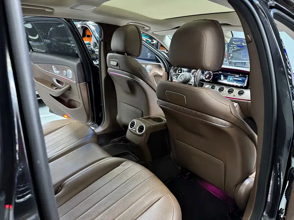 Mercedes-Benz E-Class — миниатюра 7