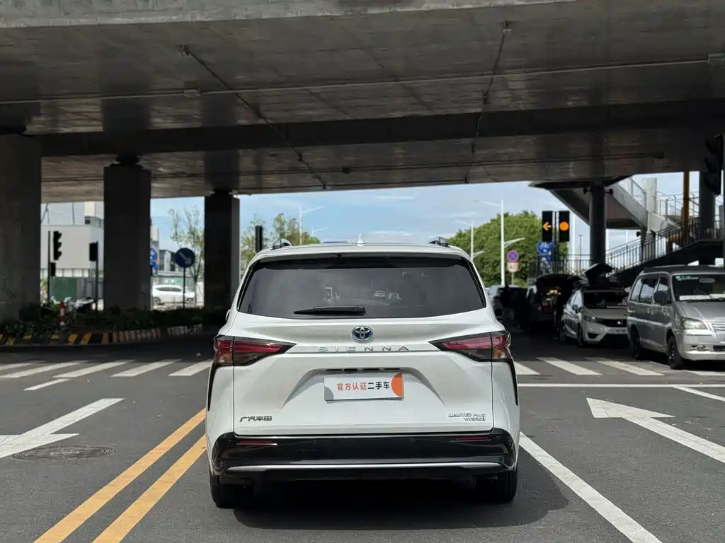 Toyota Sienna 2023 2.5L