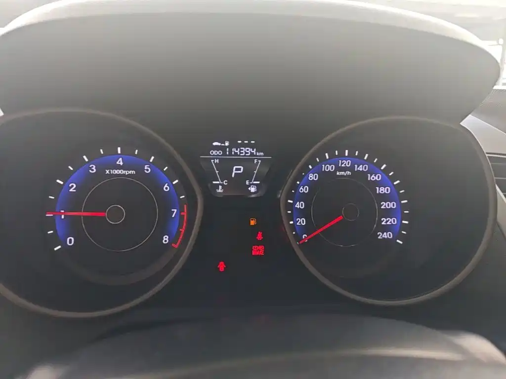 Hyundai Elantra Langdong — миниатюра 12