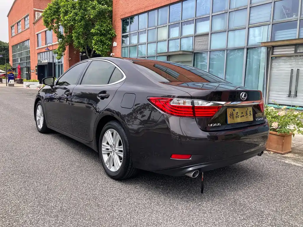 Lexus ES — миниатюра 5