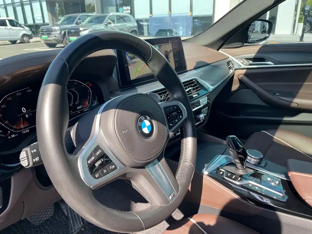 BMW 5 Series — миниатюра 5
