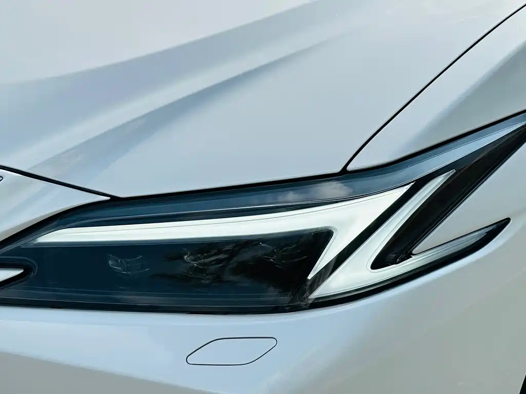 Lexus ES — миниатюра 9