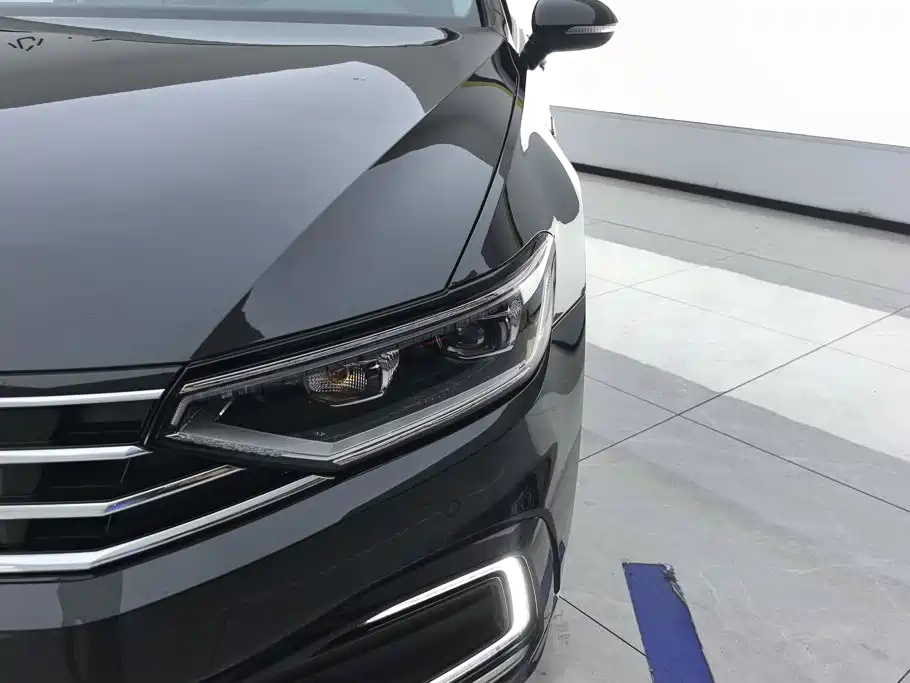 Volkswagen Magotan PHEV — миниатюра 5