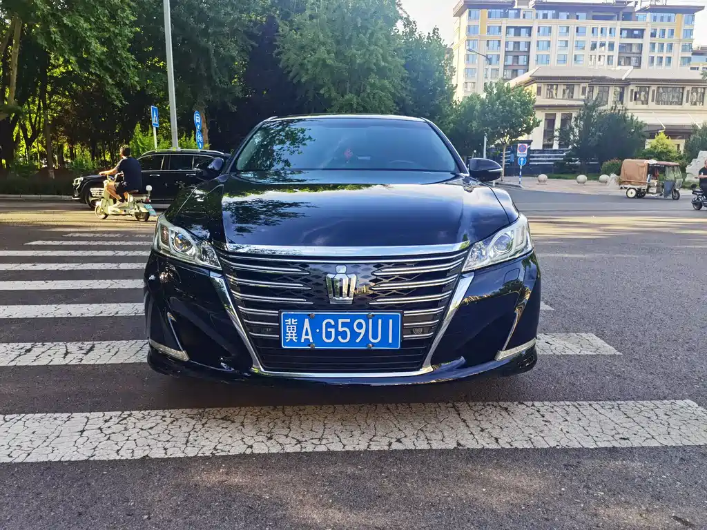 Toyota Crown — миниатюра 2