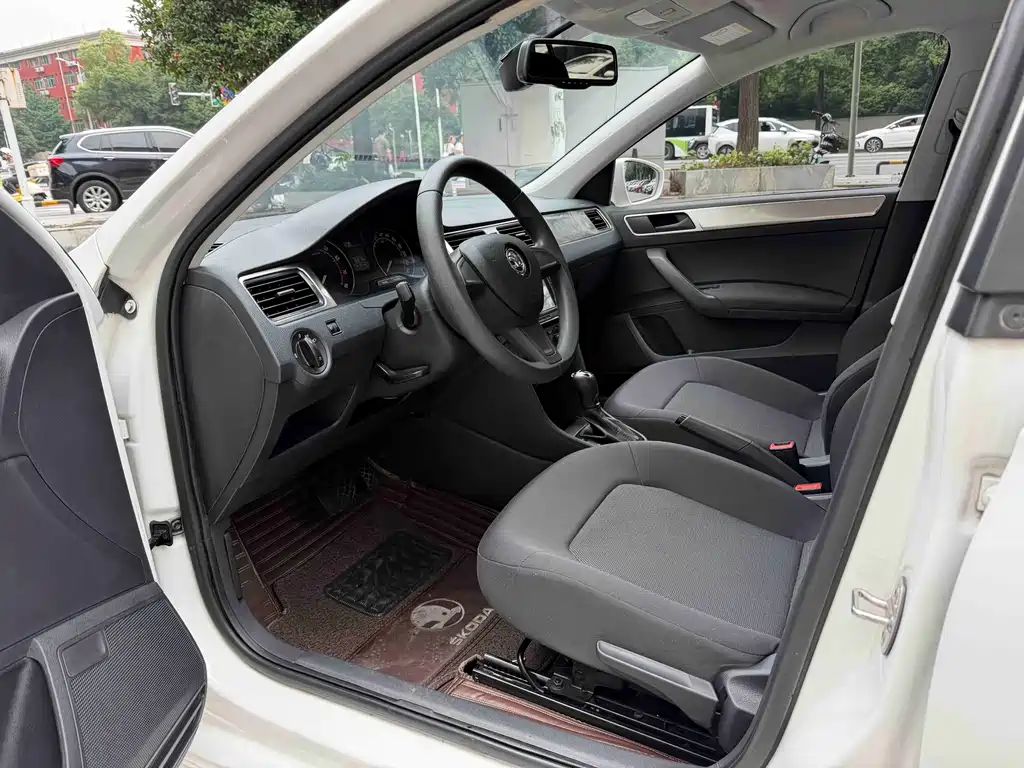 Skoda Rapid Spaceback 2016 1.6L AT
