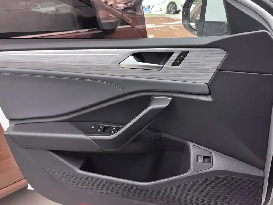 Volkswagen Sagitar — миниатюра 7