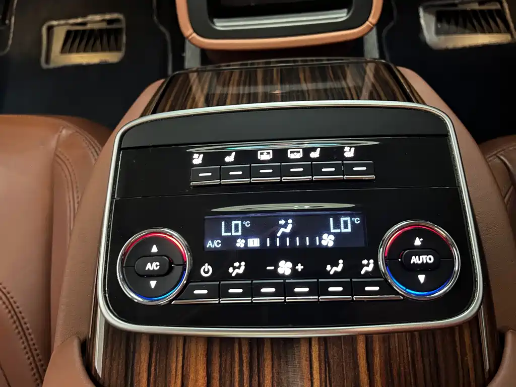 Maserati Quattroporte — миниатюра 16