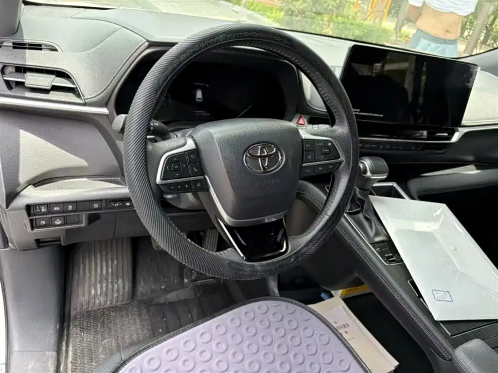 Toyota Sienna 2023 2.5L Luxury