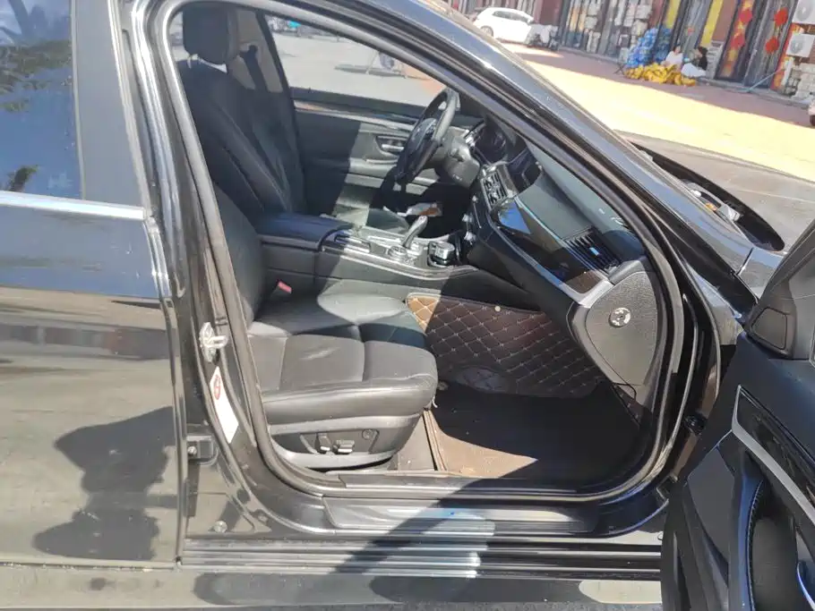 BMW 5 Series — миниатюра 8