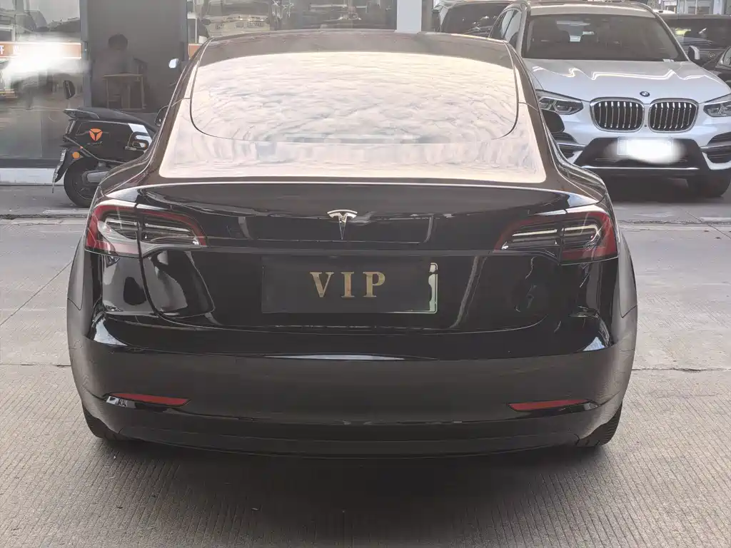 Tesla Model 3 — миниатюра 8