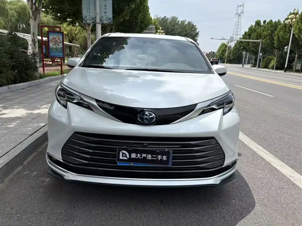 Toyota Sienna 2023 2.5L Luxury