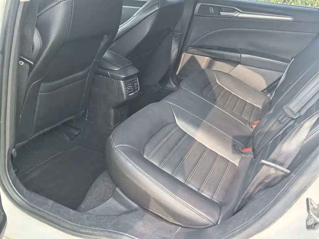 Ford Mondeo — миниатюра 10