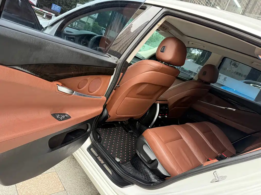 BMW 5 Series GT 5 GT 2014 535i Lead