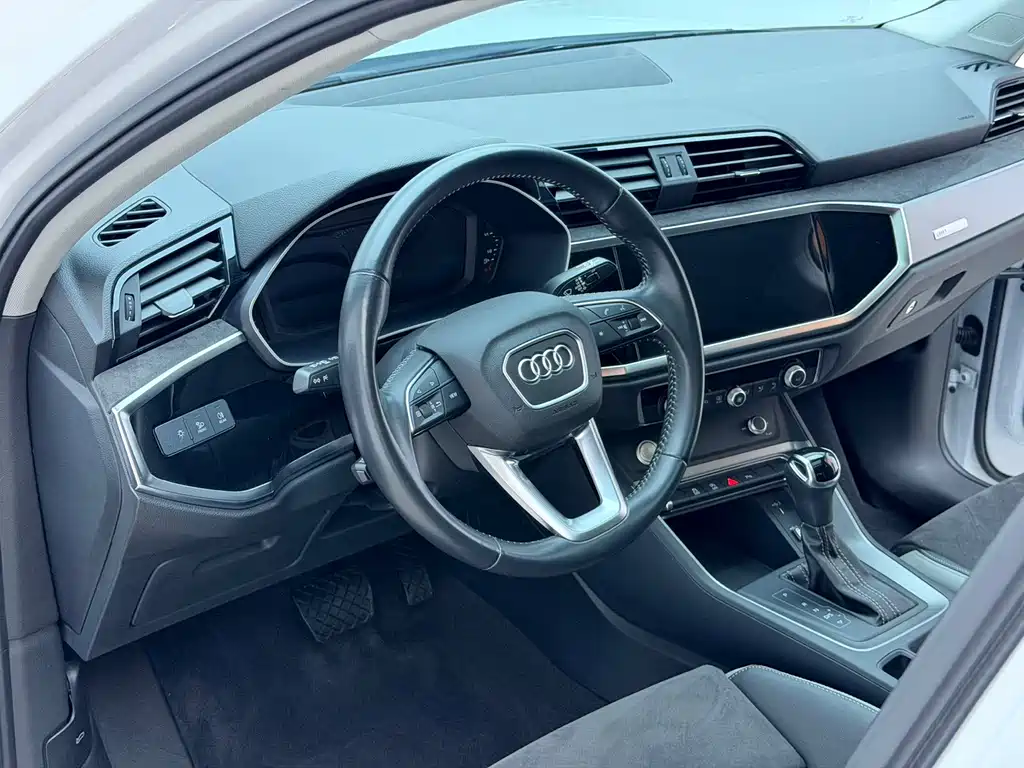 Audi Q3 2022 35 TFSI