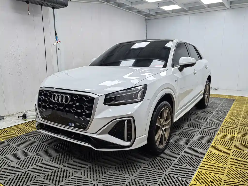 Audi Q2L 2023