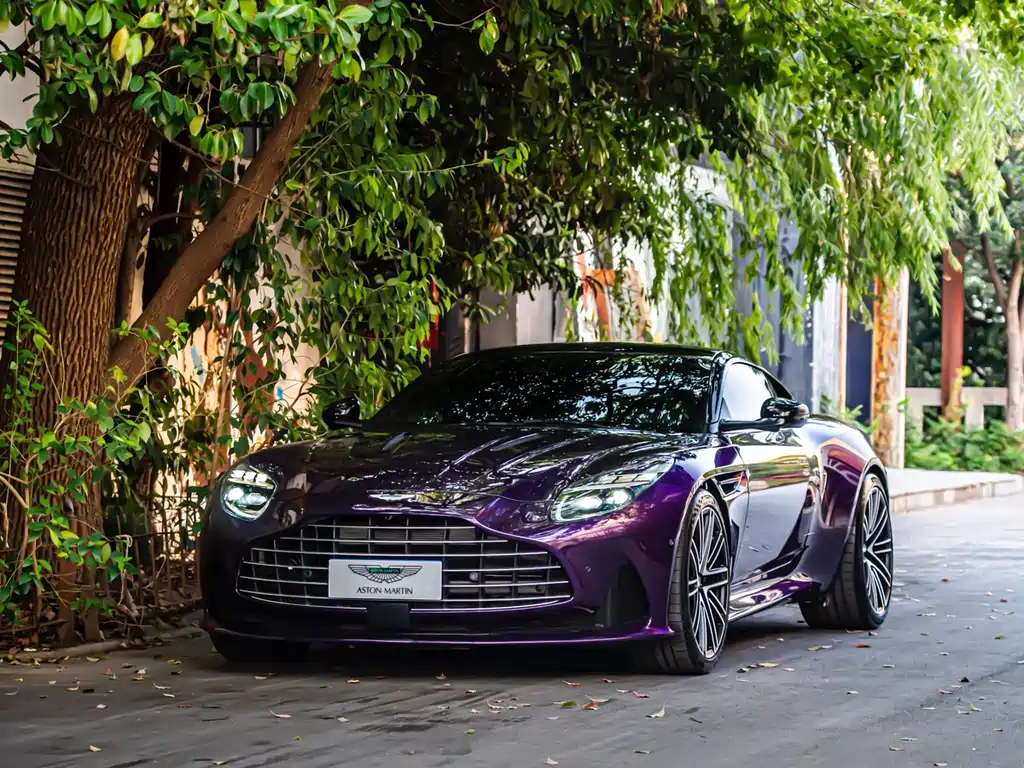 Aston Martin DB12 — миниатюра 4