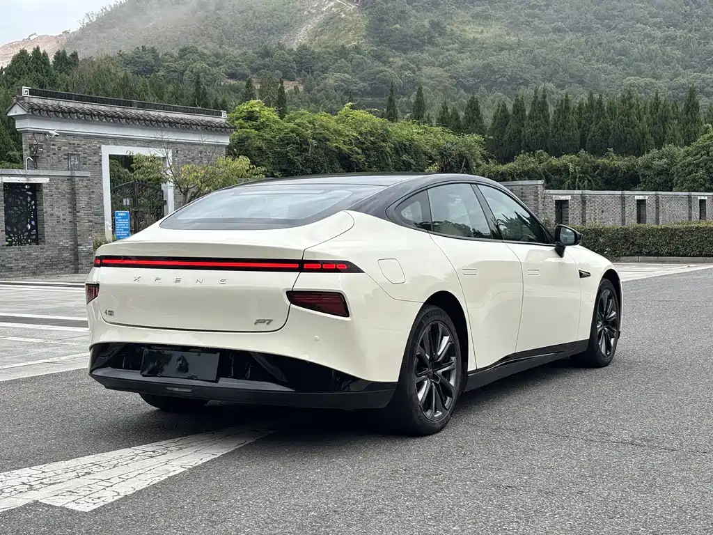 XPeng P7 — миниатюра 5