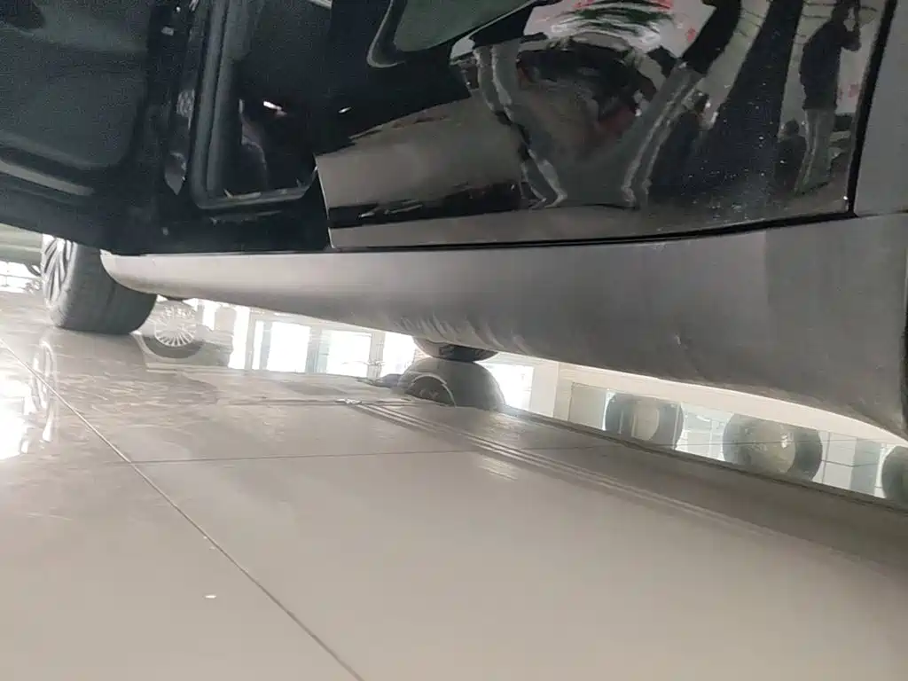 Tesla Model Y — миниатюра 22