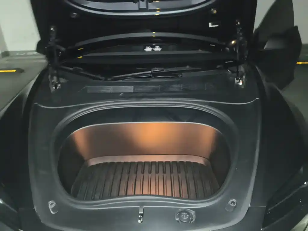 Tesla Model 3 — миниатюра 16
