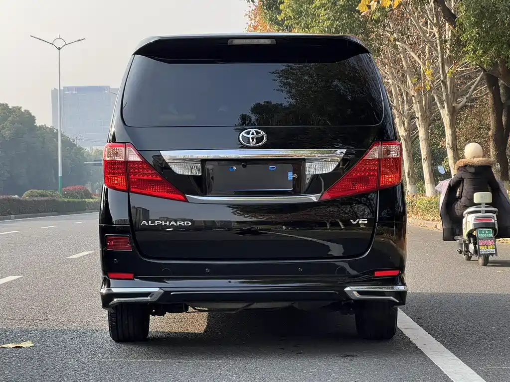 Toyota Alphard 2011 3.5L Luxury