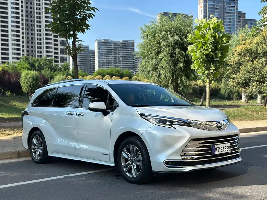 Toyota Sienna 2023 2.5L Luxury