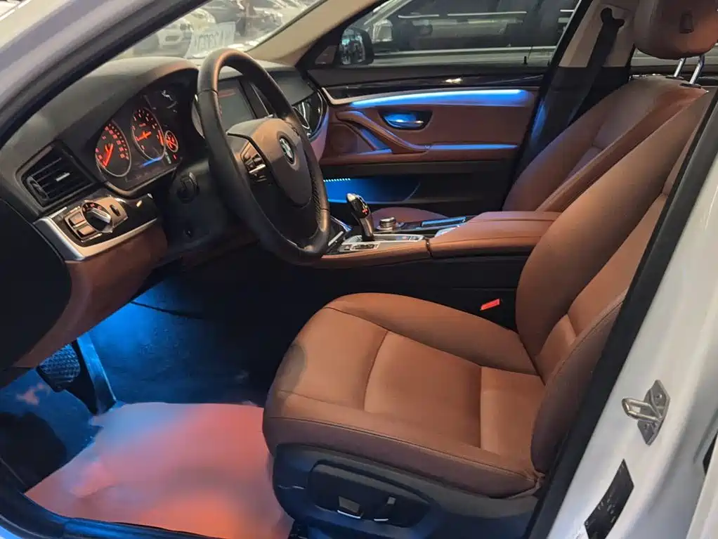 BMW 5 Series — миниатюра 7