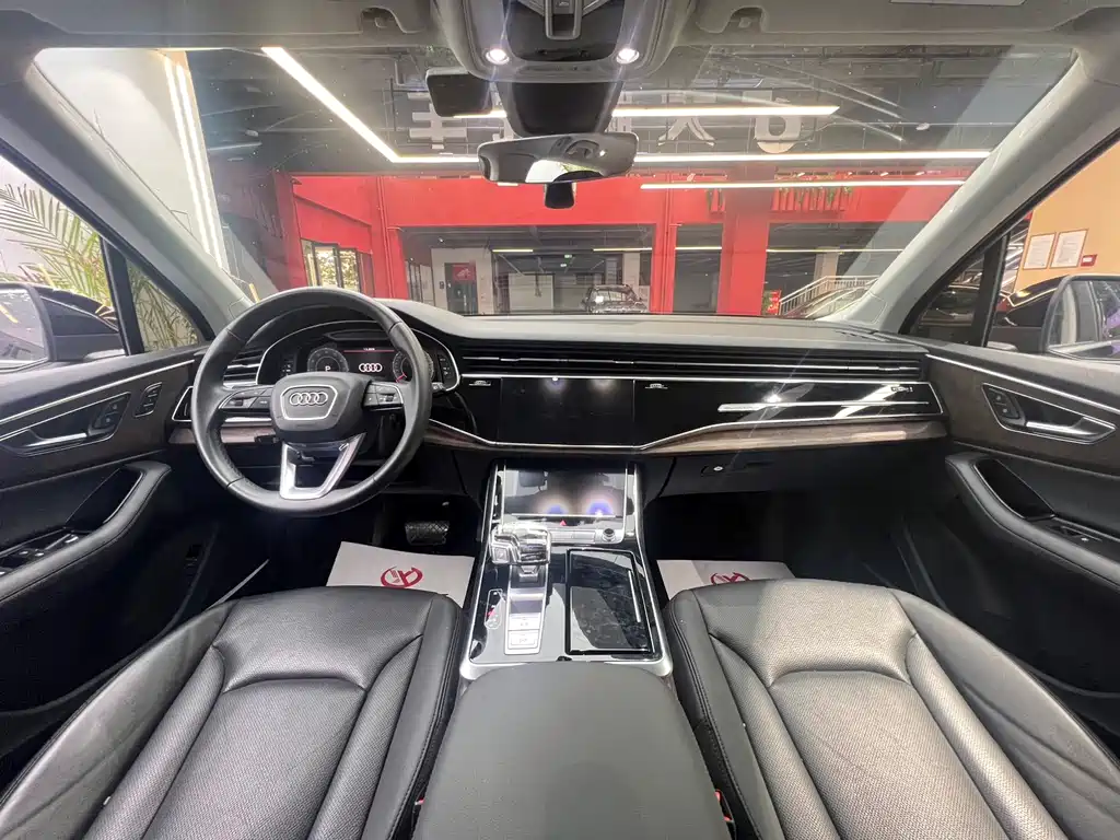 Audi Q7 2023 55 TFSI quattro S line Sport