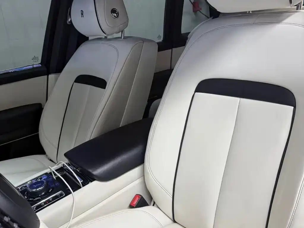 Rolls-Royce Cullinan 2018 мест