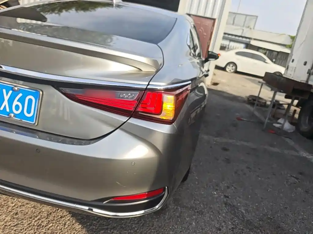 Lexus ES — миниатюра 8