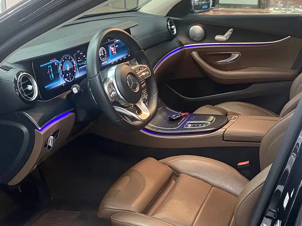 Mercedes-Benz E-Class — миниатюра 5
