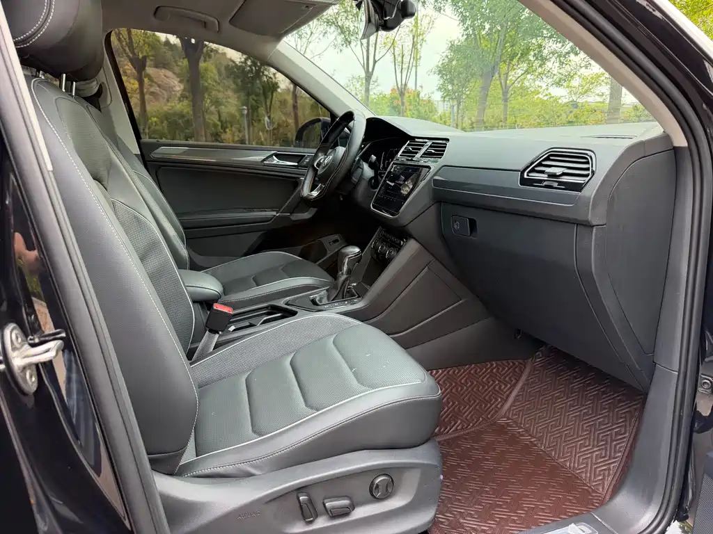 Volkswagen Tiguan L — миниатюра 12