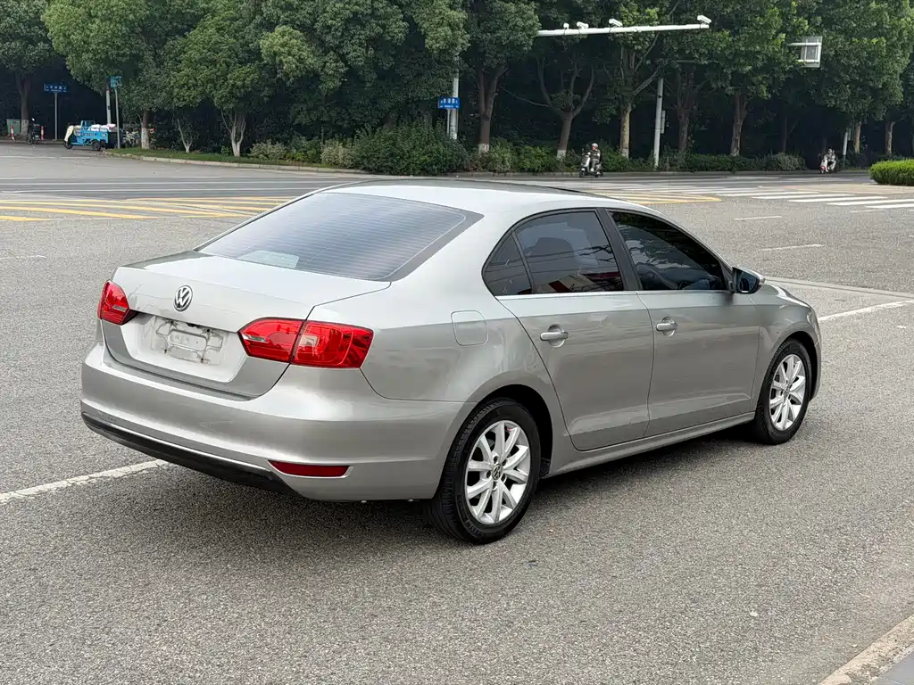 Volkswagen Sagitar 2012 1.6L MT Fashion
