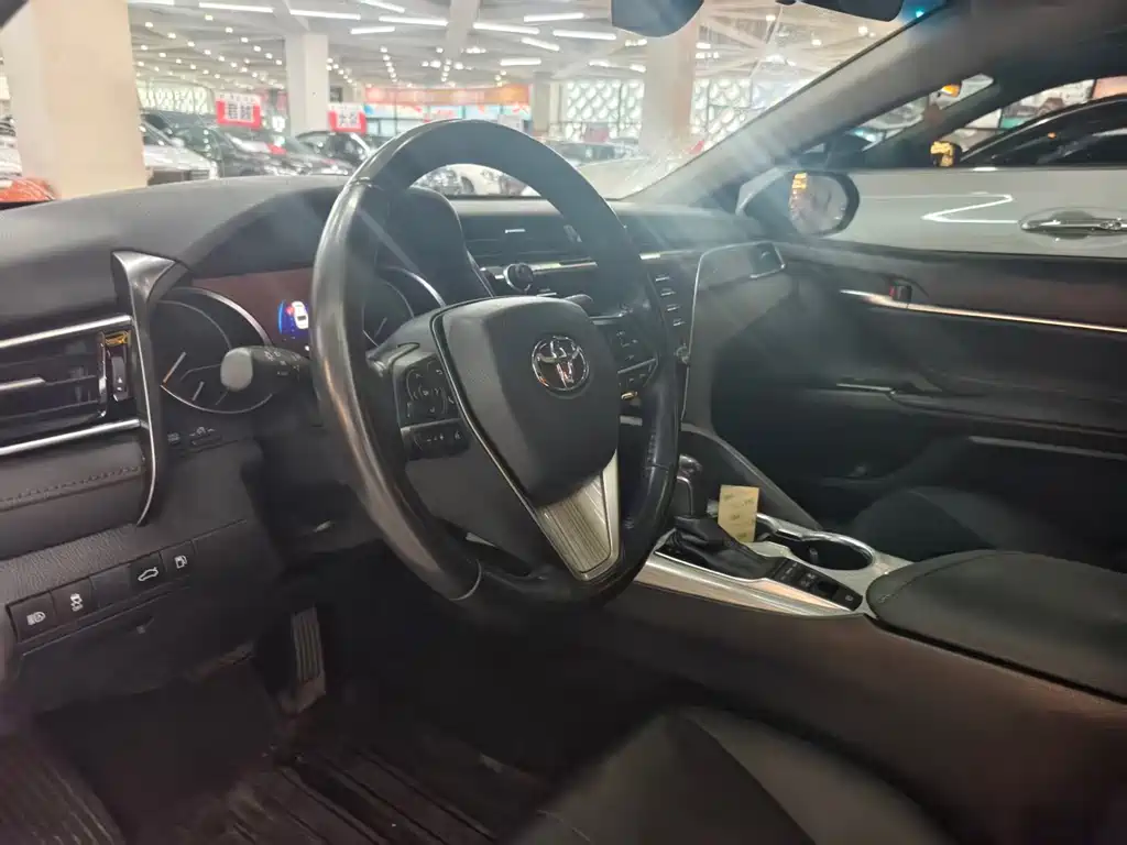 Toyota Camry — миниатюра 5