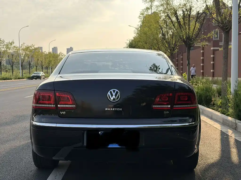 Volkswagen Phaeton — миниатюра 6