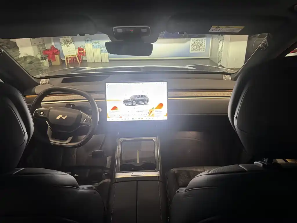 Onvo L90 2025 Ultra мест
