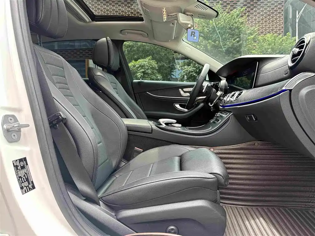 Mercedes-Benz E-Class — миниатюра 6