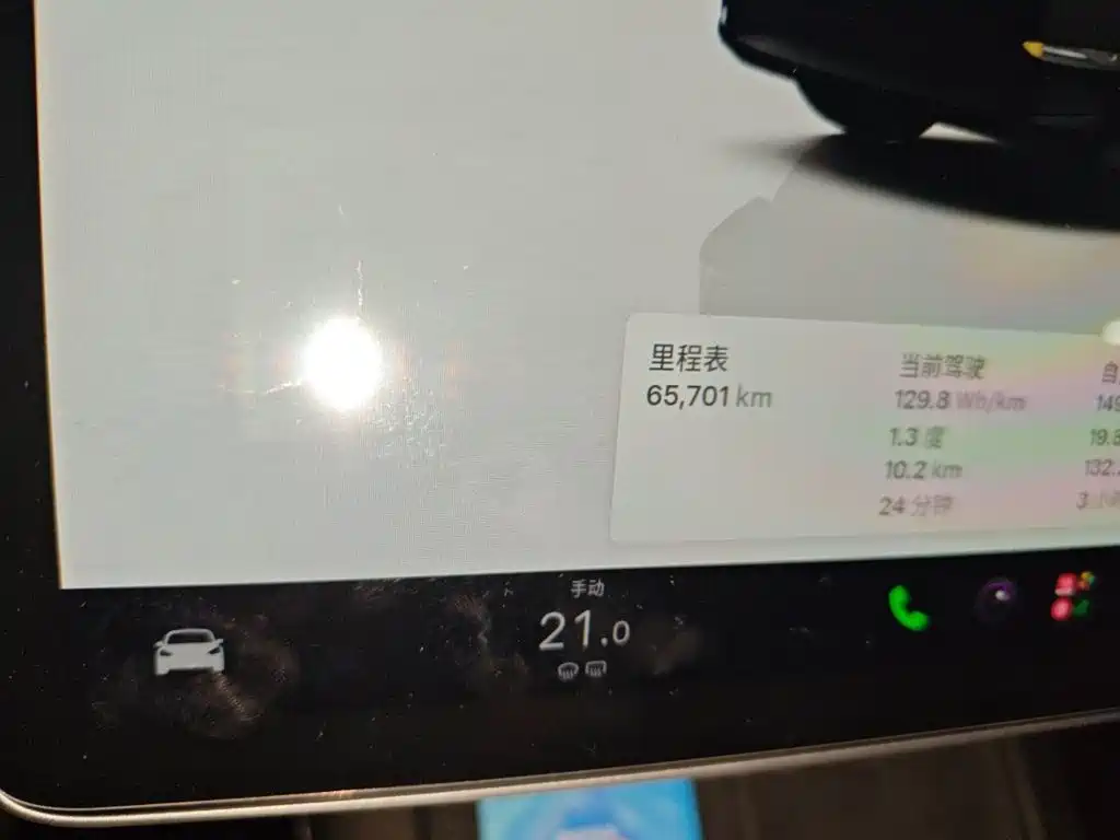 Tesla Model Y — миниатюра 8