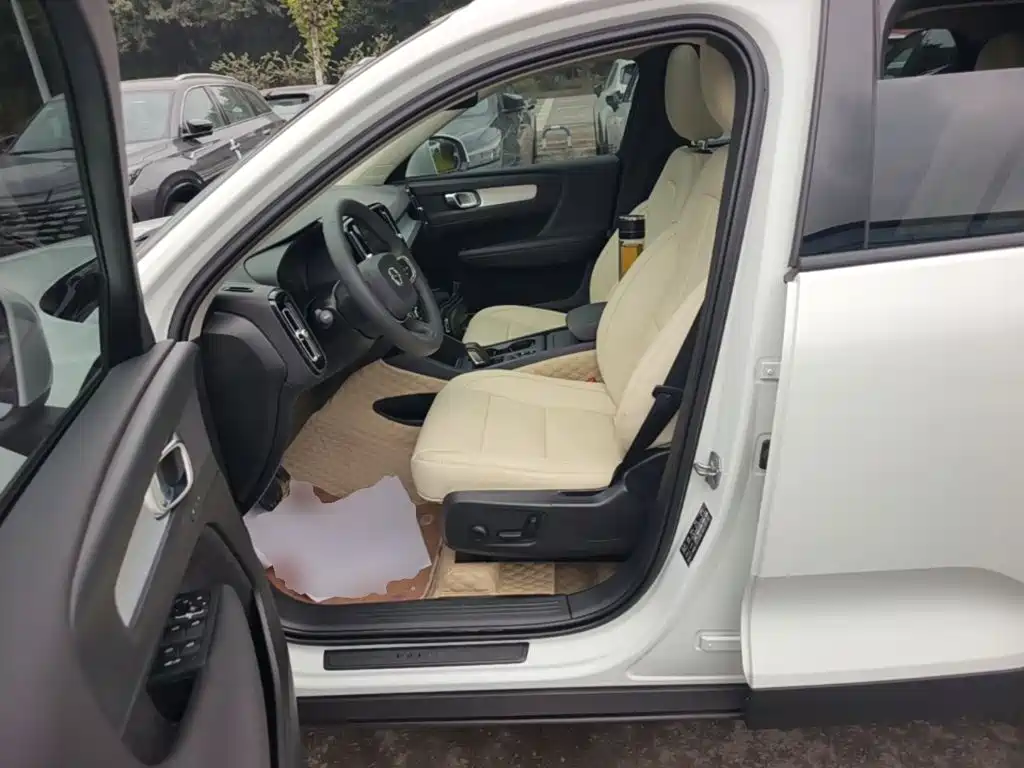 Volvo XC40 — миниатюра 15