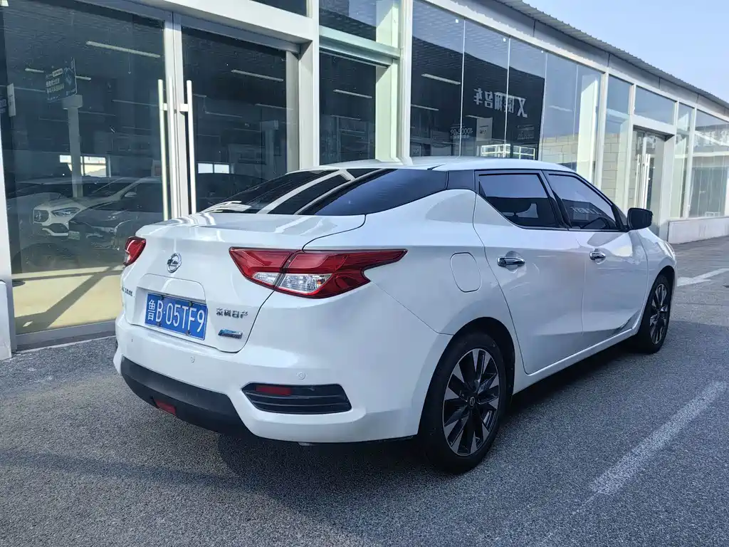 Nissan Bluebird — миниатюра 4