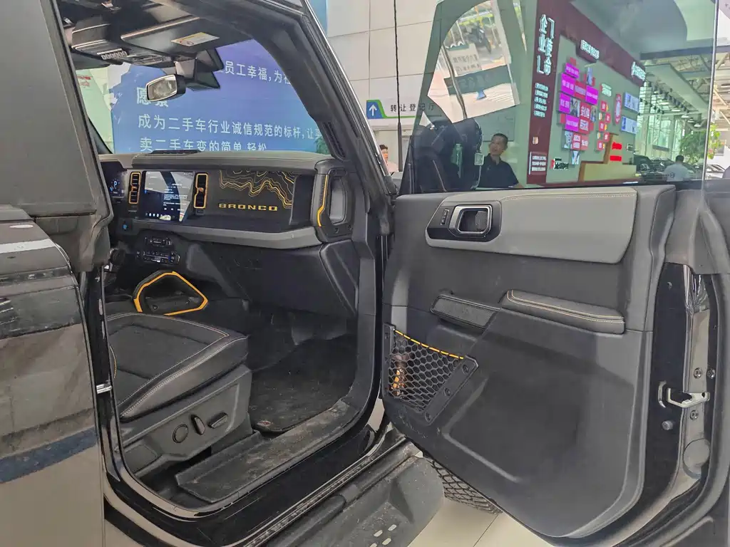 Ford Bronco — миниатюра 21