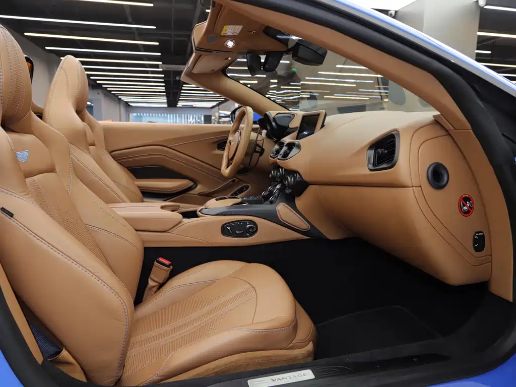 ASTON MARTIN V8 VANTAGE