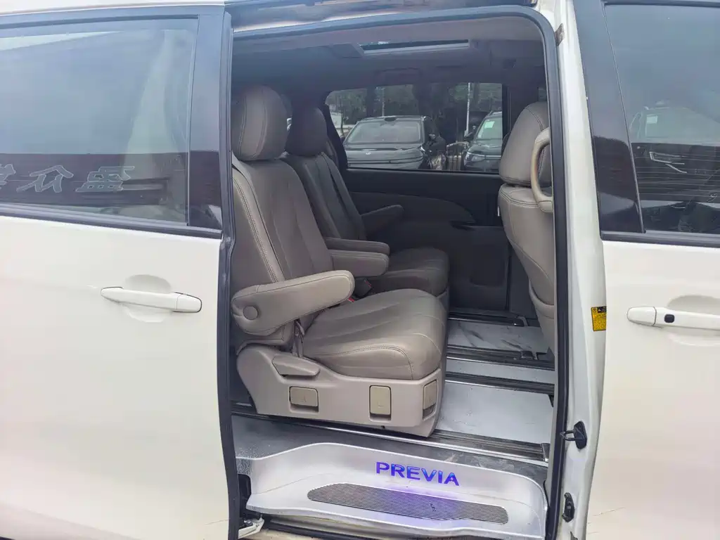 Toyota Previa — миниатюра 12