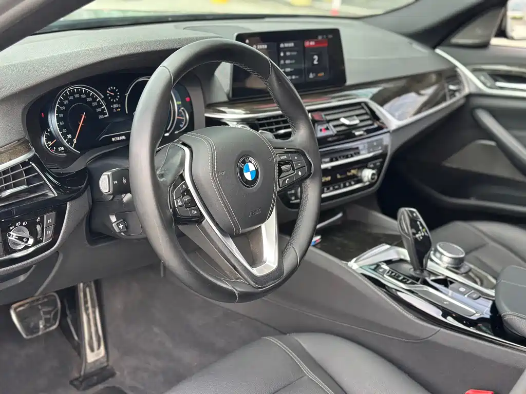 BMW 5 Series — миниатюра 13
