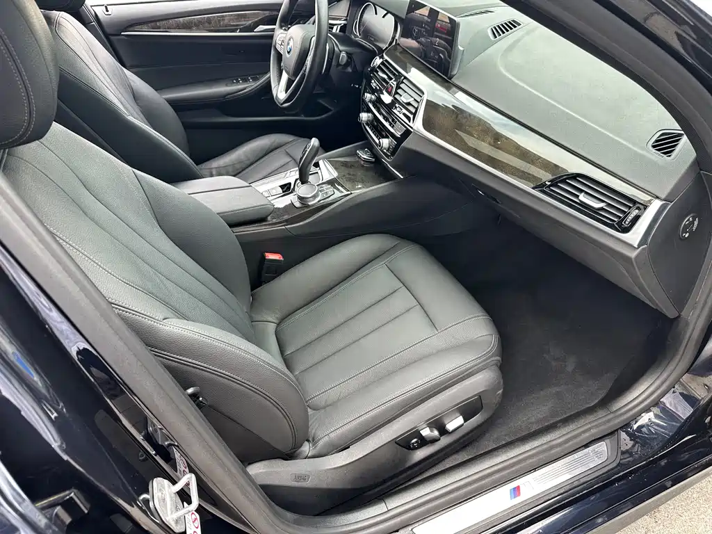 BMW 5 Series — миниатюра 21
