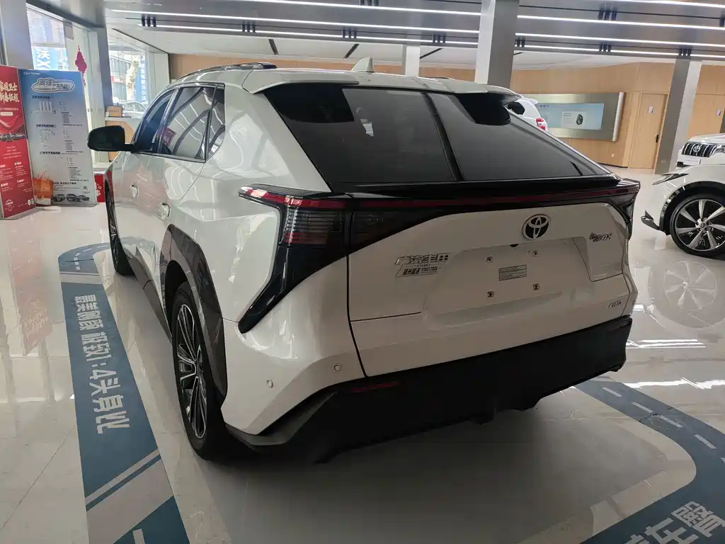 Toyota bZ4X — миниатюра 12