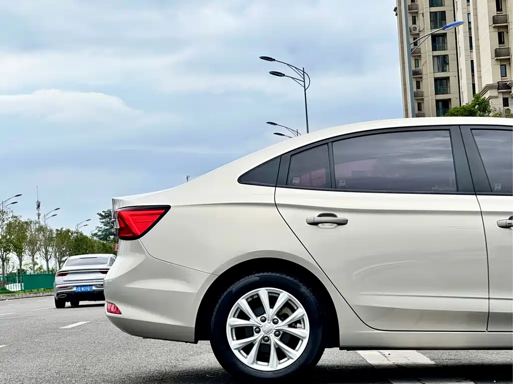 Roewe i5 — миниатюра 11